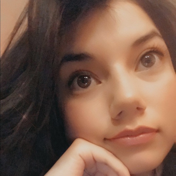 Meet your Posher, Ellie.♥️ - Picture 1 of 1